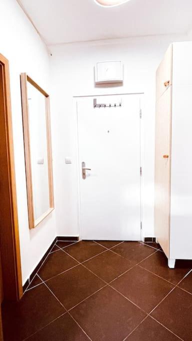 Moderny Apartman S Parkovanim Bratislava Ngoại thất bức ảnh
